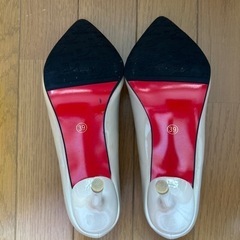 パンプス　ベージュの画像