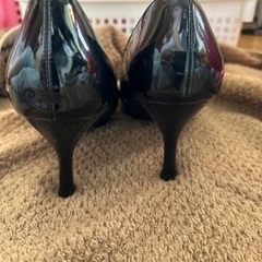 黒パンプスの画像