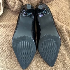 黒パンプスの画像