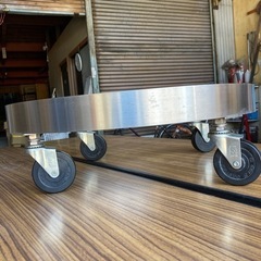 キャスター付きの台の画像