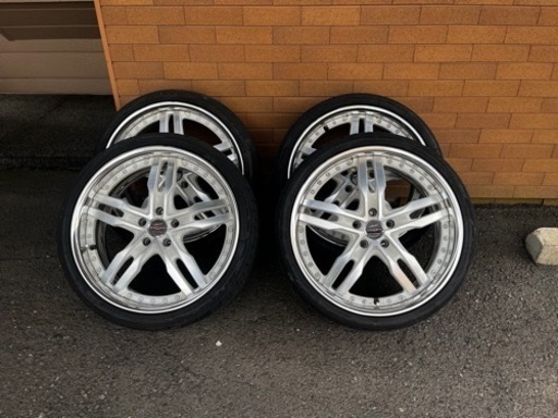 車のパーツ タイヤ、ホイール