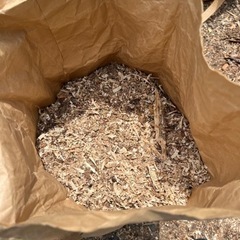 チェンソーのおが屑の画像