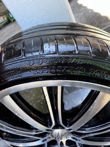車のパーツ タイヤ、ホイール