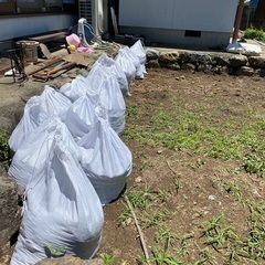 庭土の土嚢袋　1袋50円でお売りします。