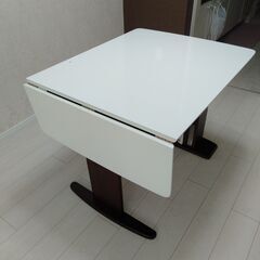 テーブル