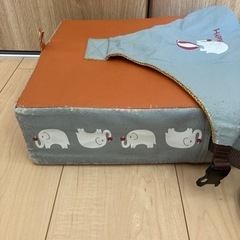 いすの座面を上げるものの画像