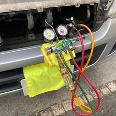 元大型トラックの工場長が出張カーエアコンガス補充！！！