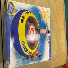 未使用のコストコ製品の水上トランポリン
