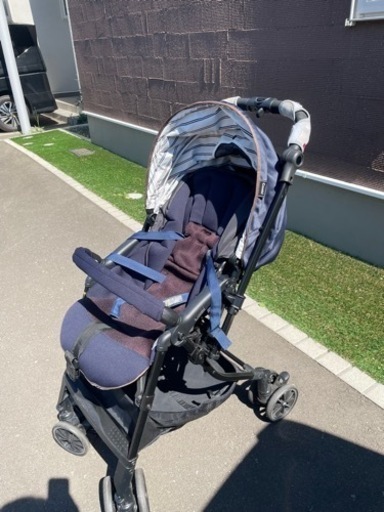 コンビ　ベビーカー　スゴカル4キャスcompact