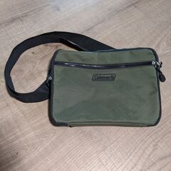 大幅値下げ‼【美品】コールマン　ショルダーバック　ポーチ　カーキ色　ポケット多数の画像