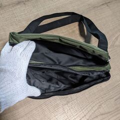 大幅値下げ‼【美品】コールマン　ショルダーバック　ポーチ　カーキ色　ポケット多数の画像