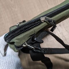 大幅値下げ‼【美品】コールマン　ショルダーバック　ポーチ　カーキ色　ポケット多数の画像