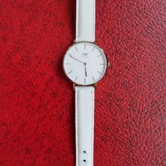 ダニエルウェリントン　レディース　32ミリ　美品　ホワイト×ゴールド　電池新品　6月19日交換済み　の画像