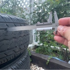 日産N V350キャラバン純正鉄ホイールとホイールキャップの画像