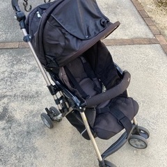コンビのベビーカー　黒