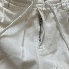 商談中　値下げ　BROWNY製　白色ハーフパンツ　股下３０ｃｍ　メンズ　サイズＬの画像