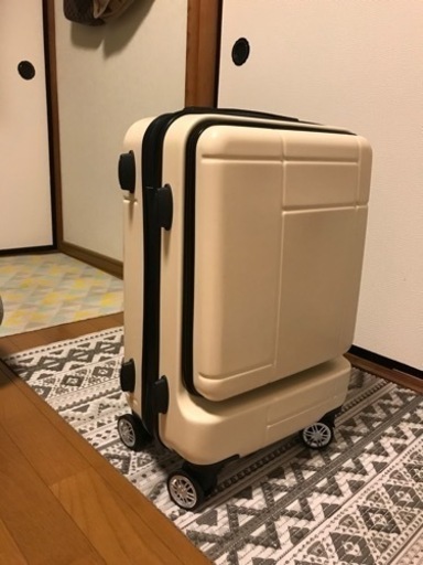 キャリーケース\n
