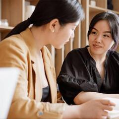 日本語を教えてくれる日本人女性を探しています。