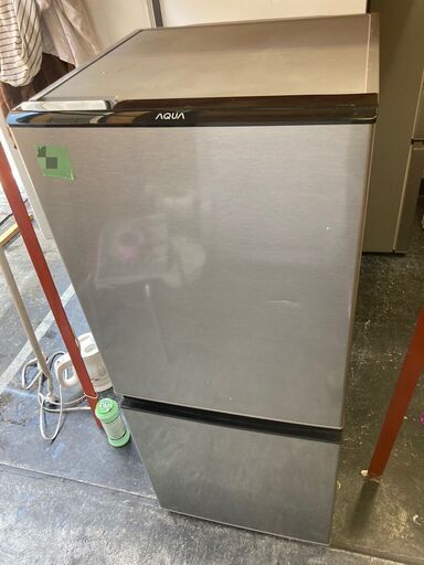 ☆中古￥9,800！AQUA　126㍑2ドア冷蔵庫　家電　AQR-J13K(S)　2020年製　幅48㎝ｘ奥行56㎝ｘ高さ116㎝　【BF131】