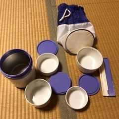 お弁当箱の画像