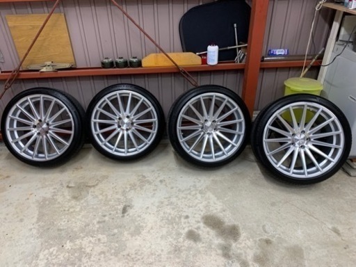 車のパーツ タイヤ、ホイール