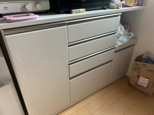 キッチンボード　食器棚