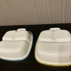 ベビー用タッパー2つの画像