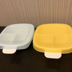 ベビー用タッパー2つ