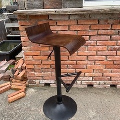 カウンターチェア昇降式の画像