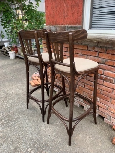 1台50,000円のカウンターチェア、アーベル2台、中古美品
