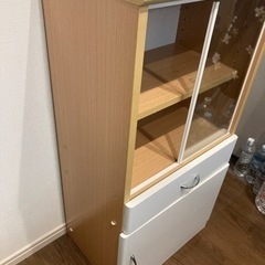 食器棚の画像