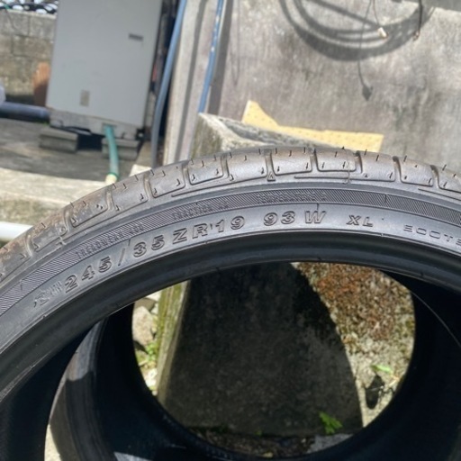 車のパーツ タイヤ、ホイール