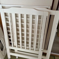 カトージ　ベビーベッド　レギュラーサイズ　ホワイトの画像