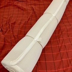 薄手カルファイバー製のシングルベッド用敷きパッド（ニトリ製）