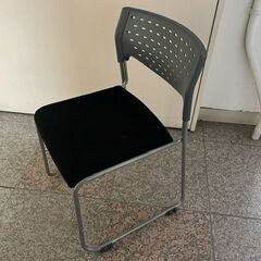 6/24終了します 中古 スタッキングチェアー 一台1000円