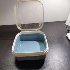 中古のタッパウエアの画像