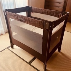 アップリカ　ココネルエアー　ベビーベッド　折りたたみ可能