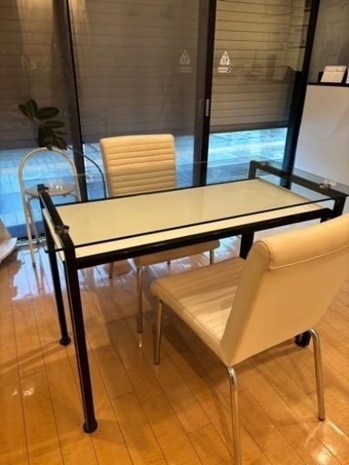 ガラステーブル