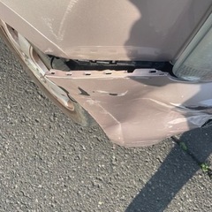 バンパーが外れてる