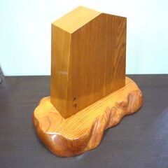 飾り駒 左馬 王作 天童 台付き 置物 オブジェ 将棋 駒 中古 札幌市東区 新道東店の画像