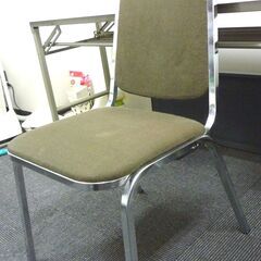 ★ステンレス製の椅子です。重厚感があります。座面は布張りです。【価格応談】の画像