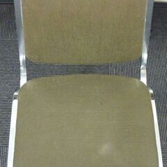 ★ステンレス製の椅子です。重厚感があります。座面は布張りです。【価格応談】の画像