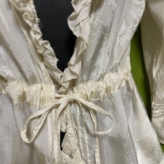 ZARA WOMANのシルクタッチのブラウスの画像