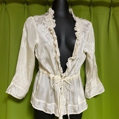 ZARA WOMANのシルクタッチのブラウス