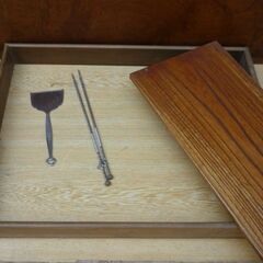 長火鉢　美品　火箸・灰ならし。猫板付きの画像