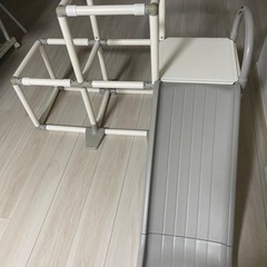 お話中、ジャングルジムと滑り台