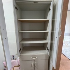 食器棚の画像