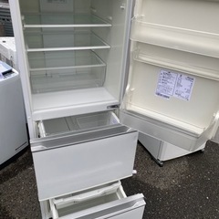 NO 200 🌈福岡市内配送設置無料✨🌈  2020年　ハイセンス 冷蔵庫 幅55.4cm 282L ホワイト HR-D2801W 3ドア 右開き 真ん中野菜室 自動霜取り スリムの画像