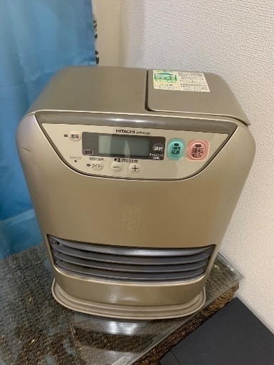 石油ストーブとポリタンクと電動ポンプ
