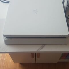 PlayStation 4 グレイシャー・ホワイト 500GB (CUH-2100AB02) の画像